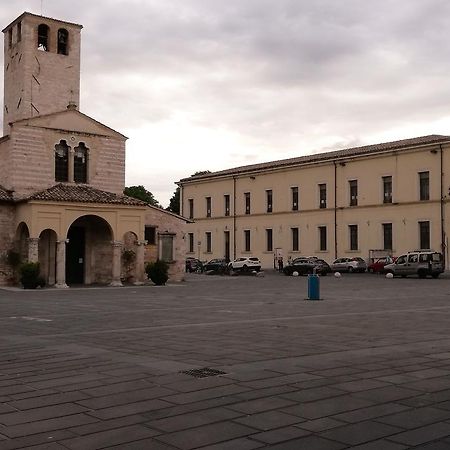 Residenza Mazzini Foligno Buitenkant foto