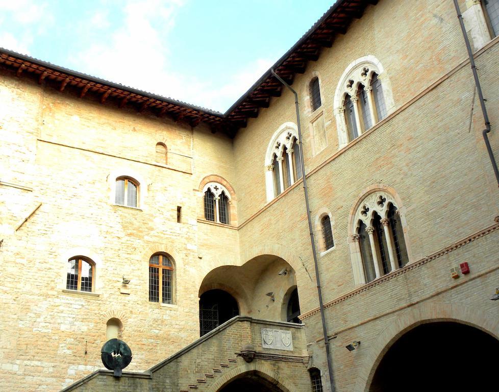 Residenza Mazzini Foligno Buitenkant foto