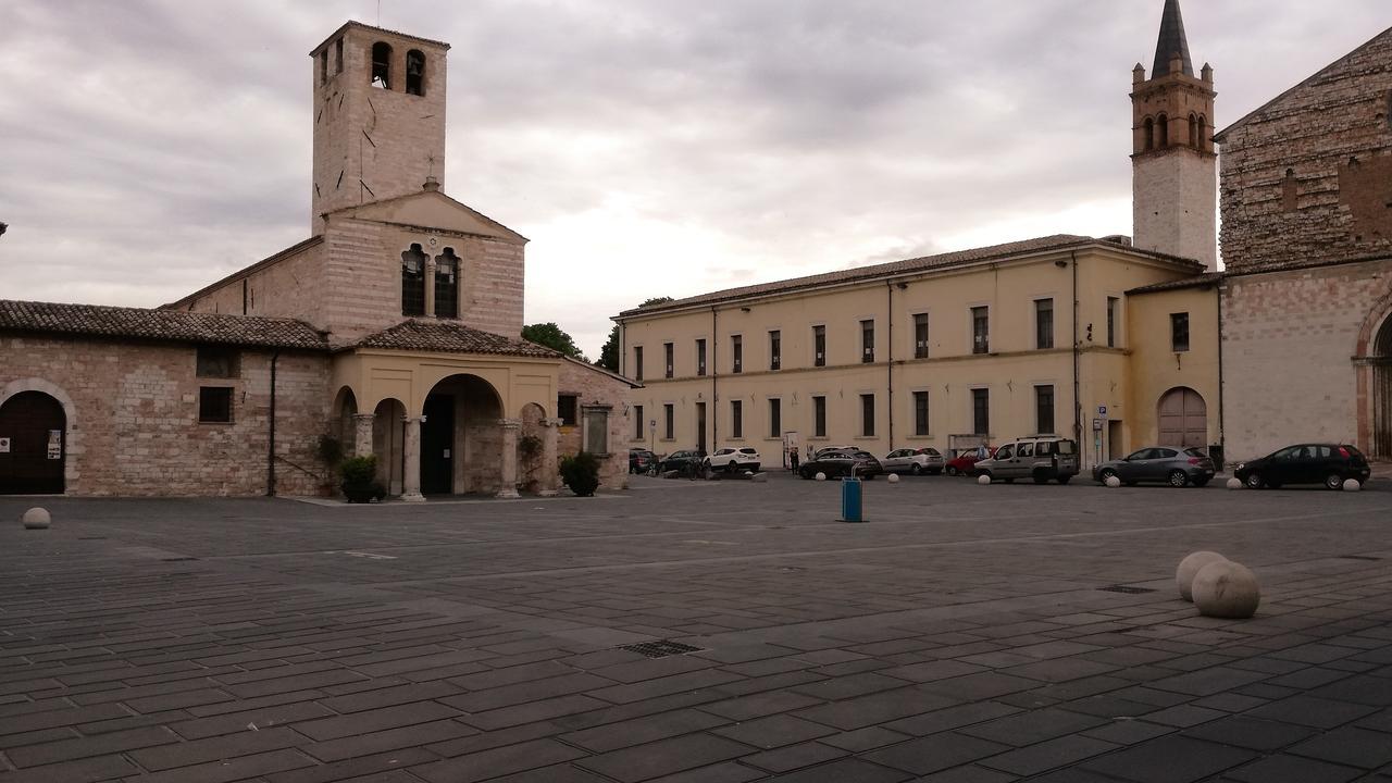 Residenza Mazzini Foligno Buitenkant foto